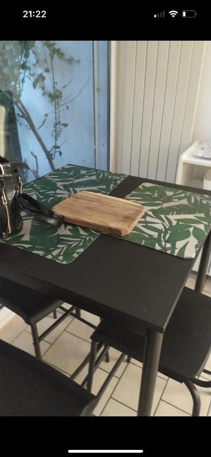Se: 13A Rue Des Touleuses Pourpre Bed & Breakfast แซร์ฌี ภายนอก รูปภาพ